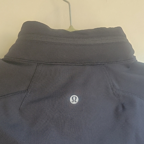 Lululemon Men's Black Hooded Jacket SzM Excellent Condition - Picture 4 of 14